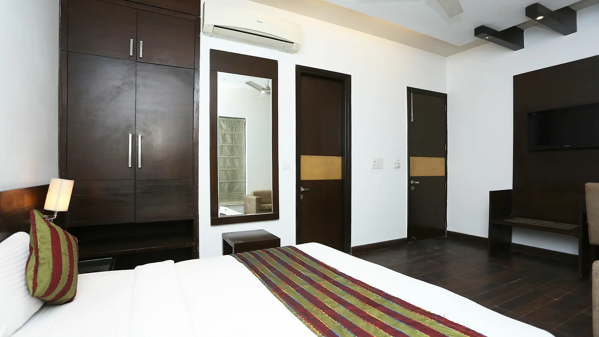 Oyo 11524 Hotel Shubhhdeep Aashiyana Gurgaon