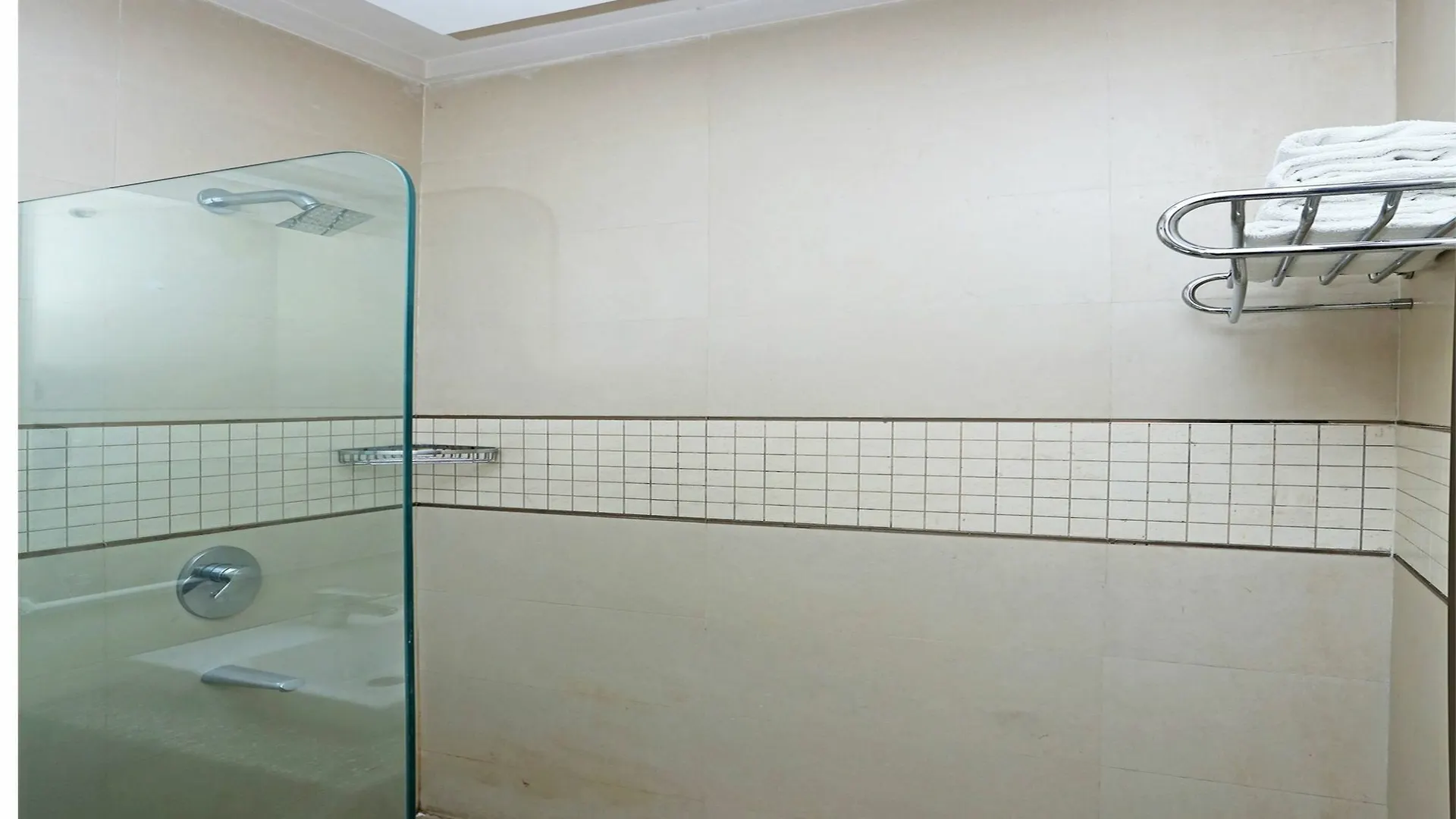 Oyo 11524 Hotel Shubhhdeep Aashiyana Gurgaon 3*,